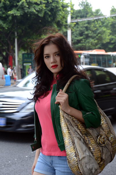 Các[-]món[-]ăn[-]đường[-]phố[-]cũng[-]làm[-]Lý[-]Nhã[-]Kỳ[-]thích[-]thú.